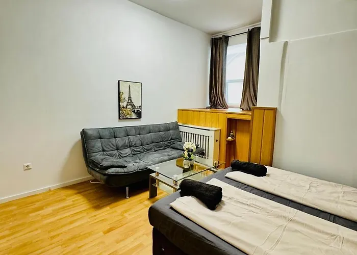 Comfy In A Shared Apt, 8min To Rathausplatz