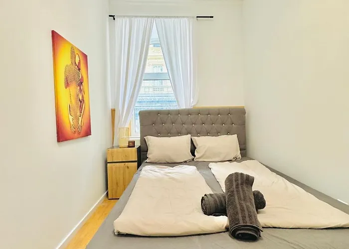 Comfy In A Shared Apt, 8min To Rathausplatz